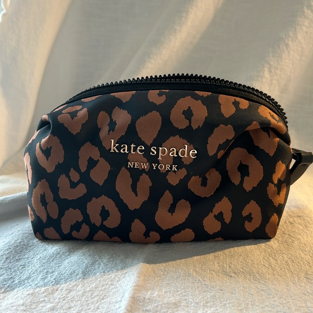Kate spade cosmetic puffy